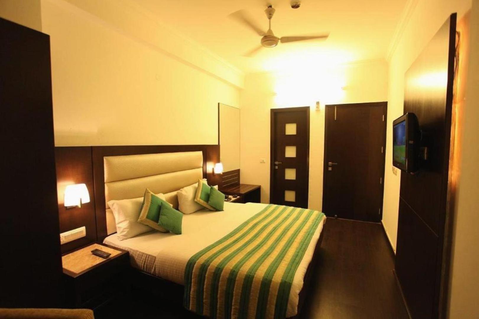 Hotel Chanchal Continental - 02 Mins From New Delhi Railway Station エクステリア 写真