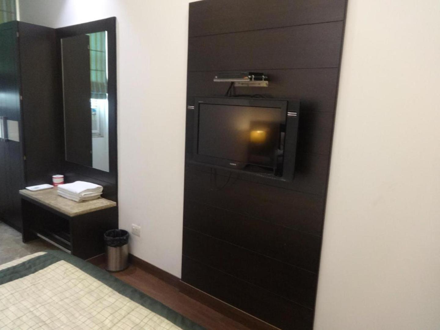 Hotel Chanchal Continental - 02 Mins From New Delhi Railway Station エクステリア 写真