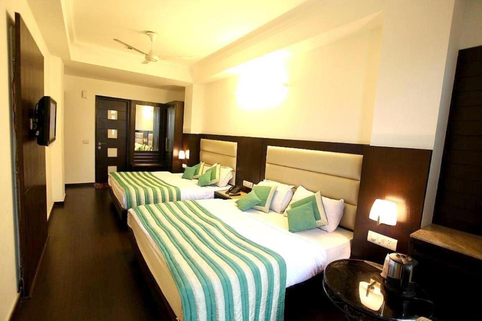 Hotel Chanchal Continental - 02 Mins From New Delhi Railway Station エクステリア 写真