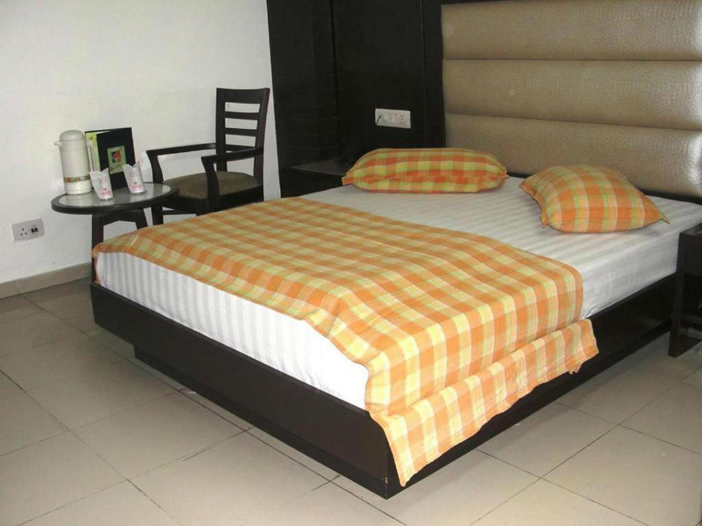 Hotel Chanchal Continental - 02 Mins From New Delhi Railway Station エクステリア 写真