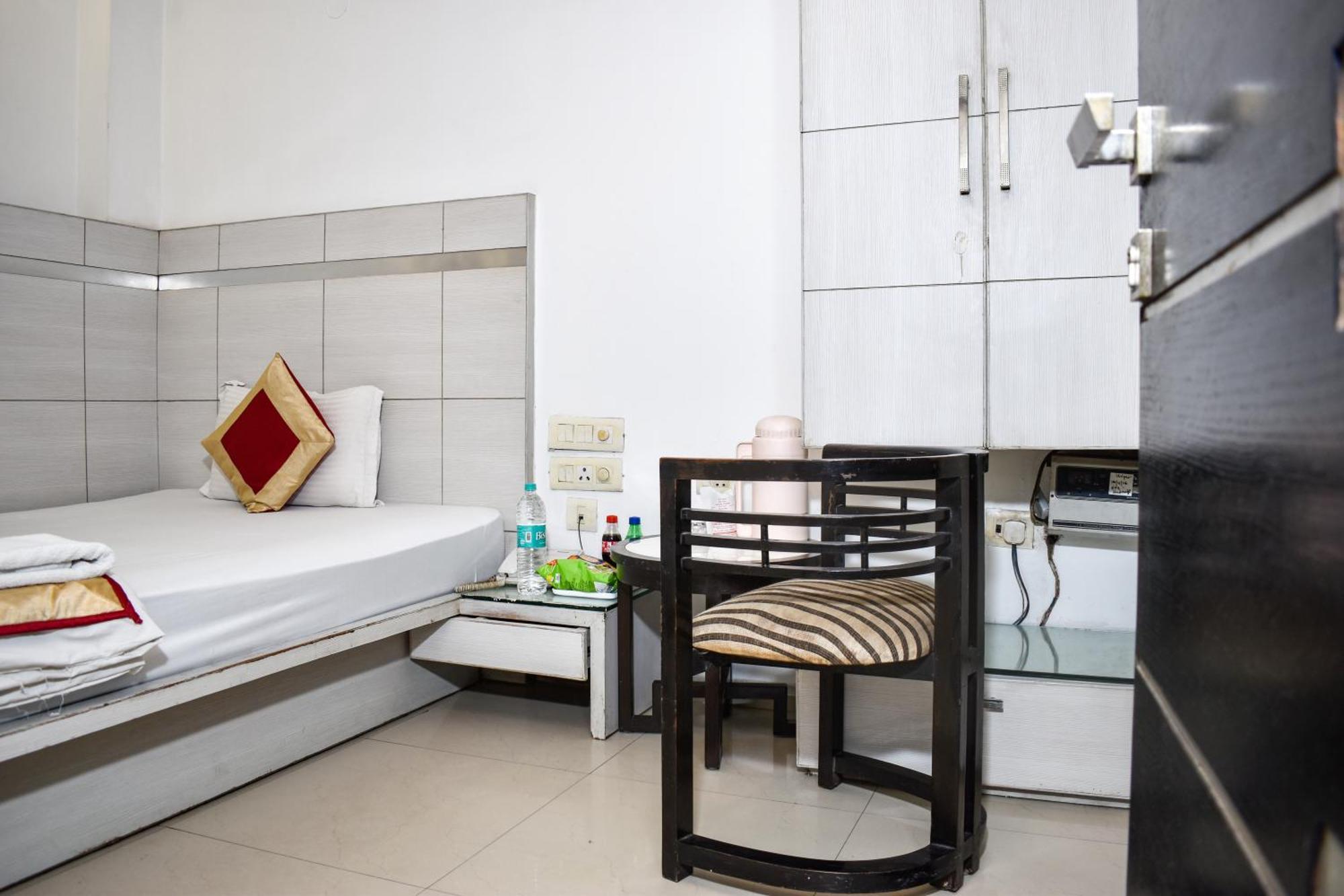 Hotel Chanchal Continental - 02 Mins From New Delhi Railway Station エクステリア 写真