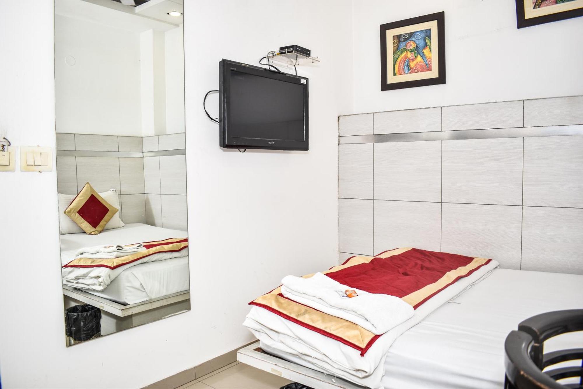 Hotel Chanchal Continental - 02 Mins From New Delhi Railway Station エクステリア 写真