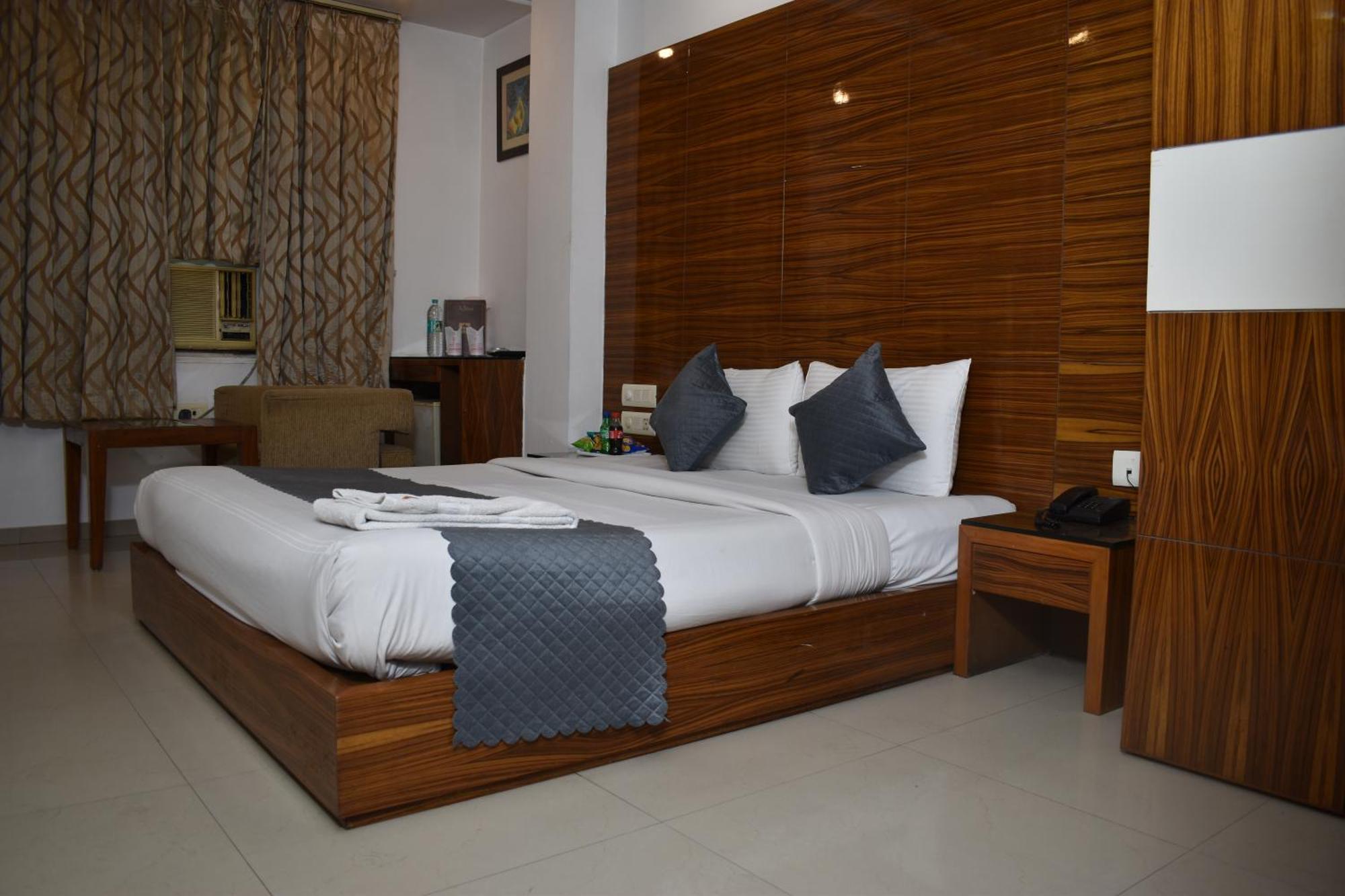 Hotel Chanchal Continental - 02 Mins From New Delhi Railway Station エクステリア 写真