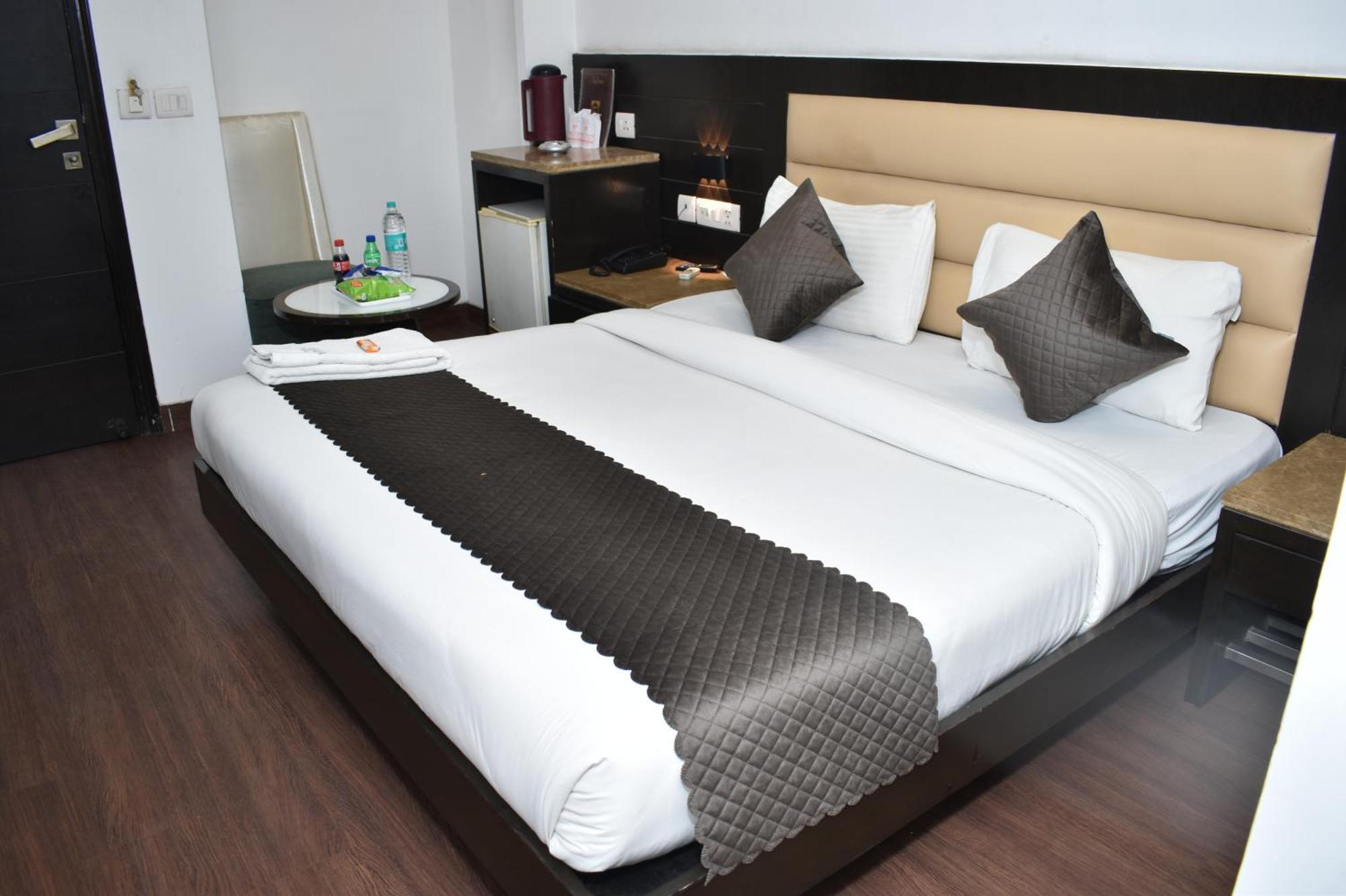 Hotel Chanchal Continental - 02 Mins From New Delhi Railway Station エクステリア 写真