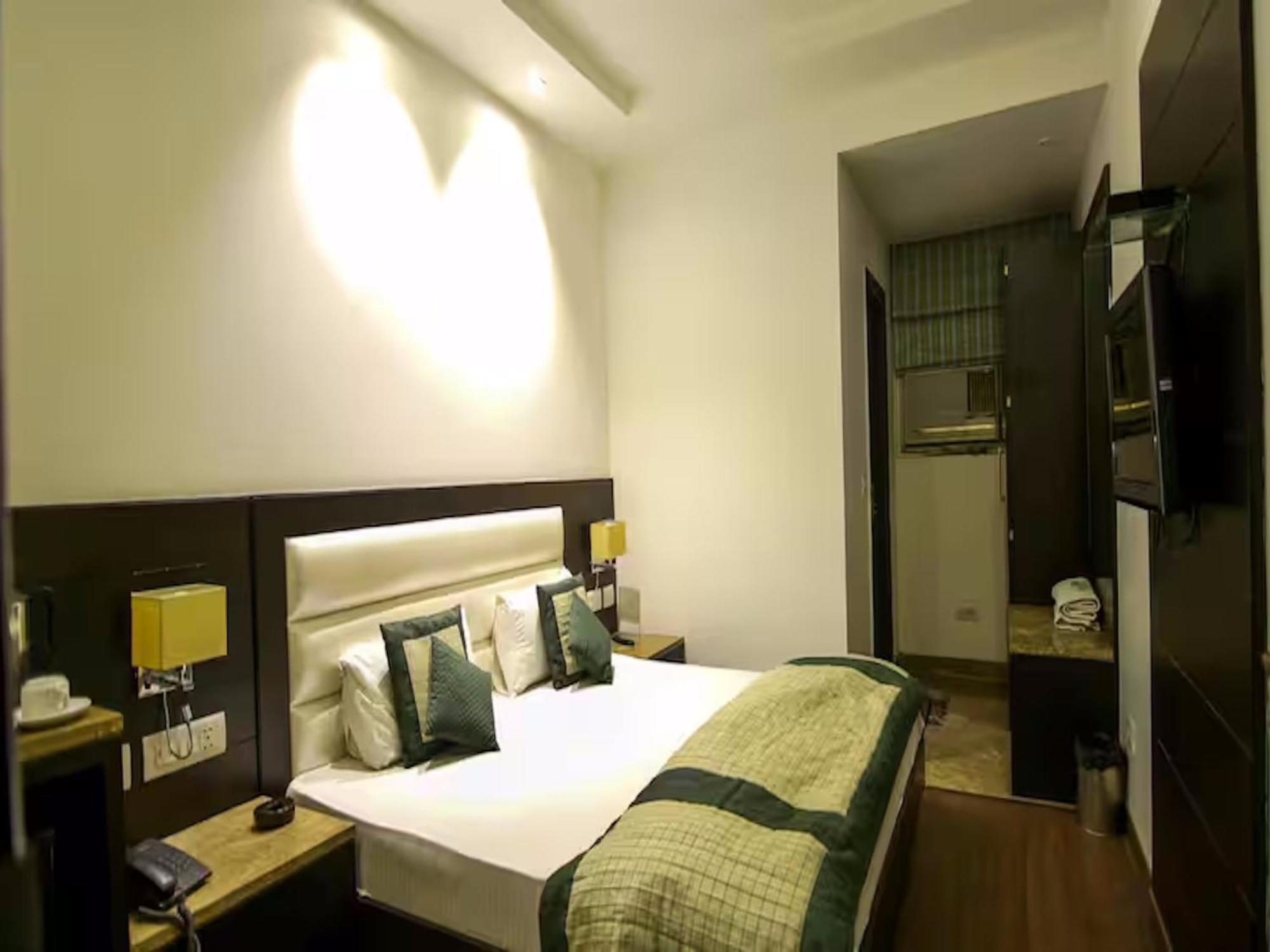 Hotel Chanchal Continental - 02 Mins From New Delhi Railway Station エクステリア 写真
