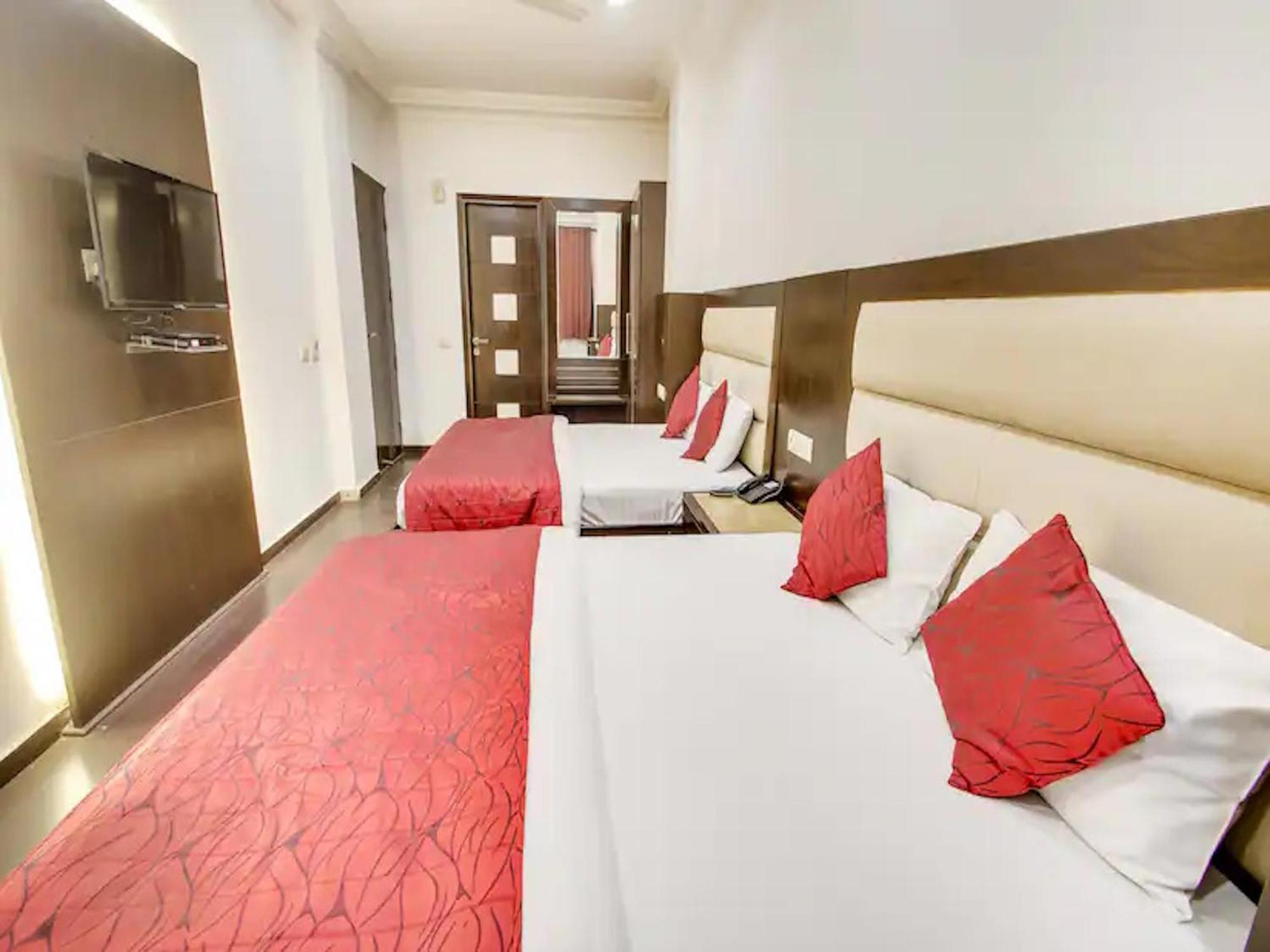 Hotel Chanchal Continental - 02 Mins From New Delhi Railway Station エクステリア 写真